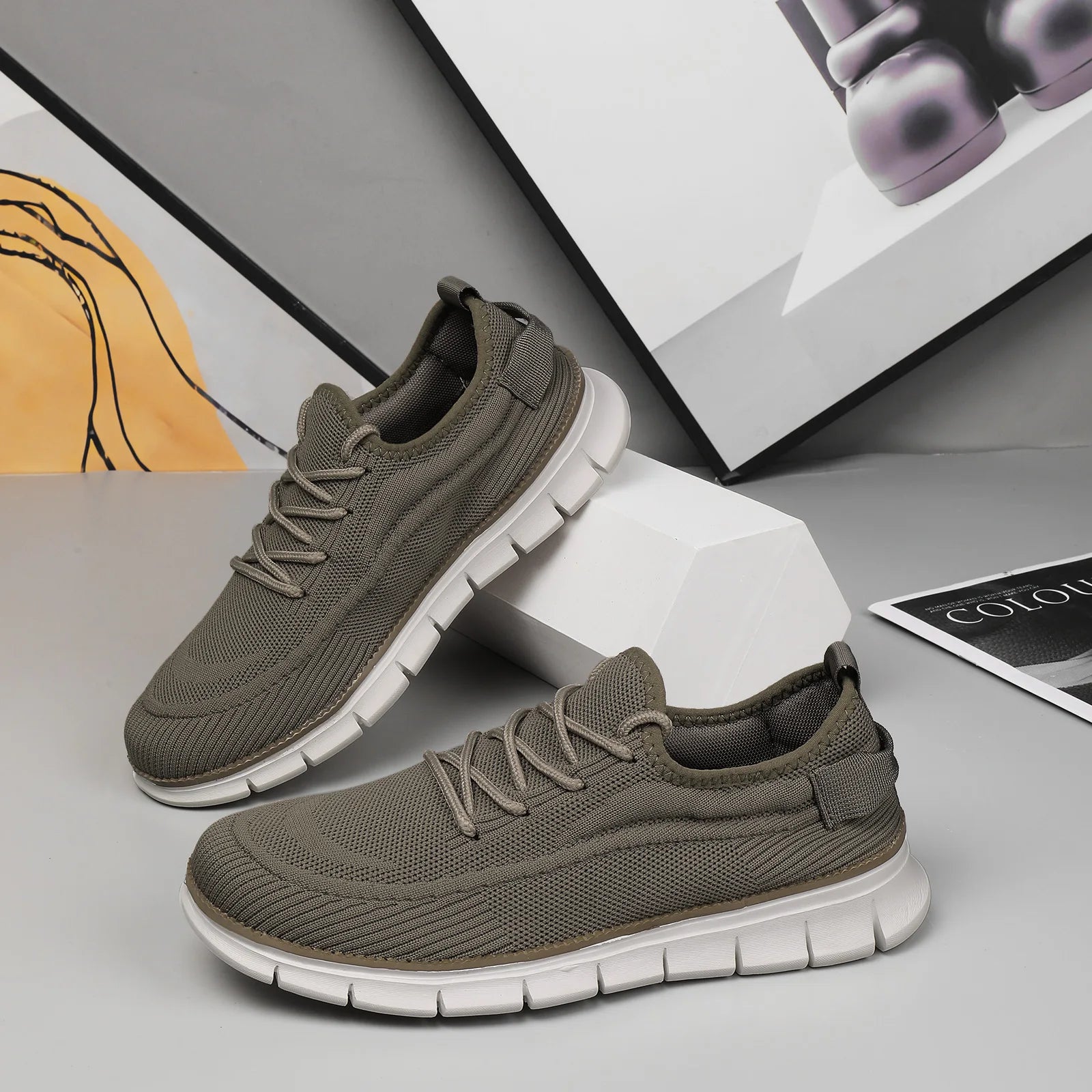 2025newmen'sandwomen'ssportsshoes, suitablefor all seasons, available in 3 color options. Easy to put on and take off, non-slip.